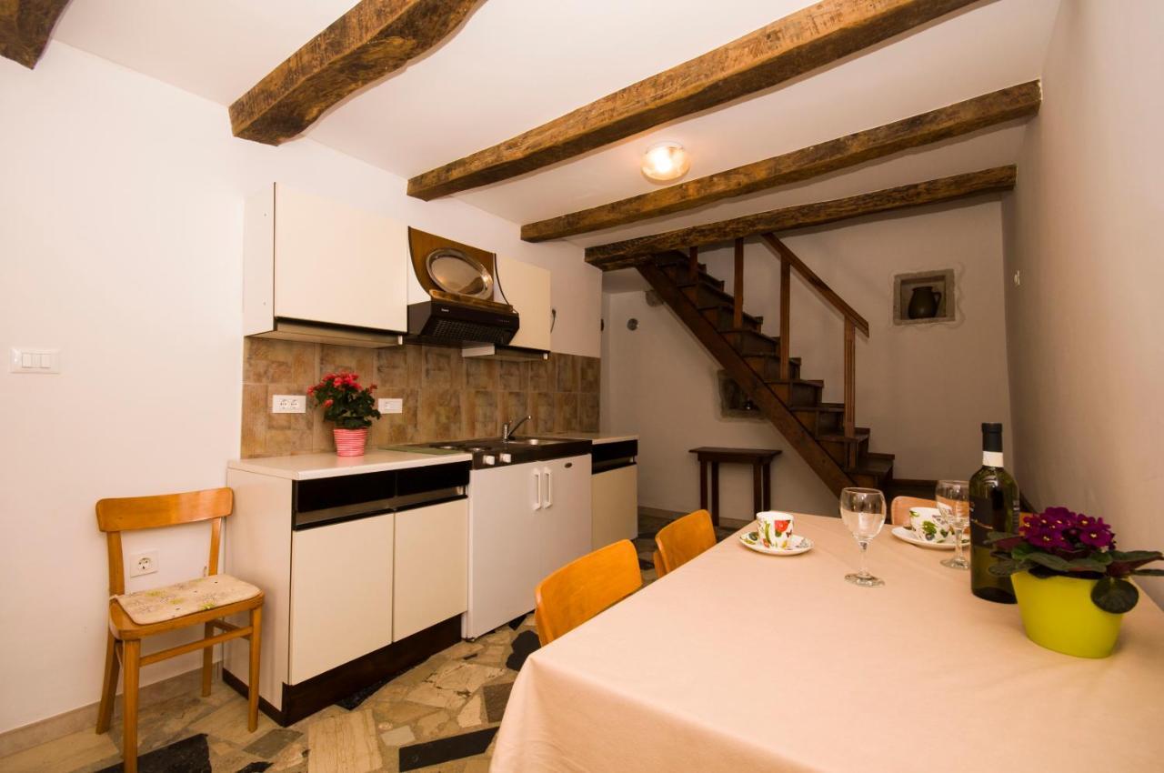 Holiday Home Trostova Kuca Пазин Екстериор снимка